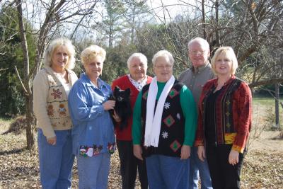 Campbells 2005-L to R; Carla, Kay, Lucy, Mama Pat, Libby, Johnny, Carolyn