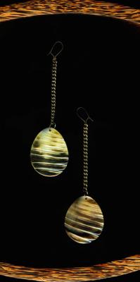 shell with grooves drop earrings