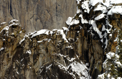 DSC_5491 Snow covered rock ridge & El Capitan face from Dewey Pt.jpg