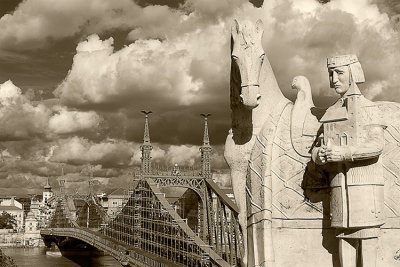 Budapest Eliz Bridge.jpg