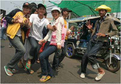 Dancing in the street-Bun Phawet festival