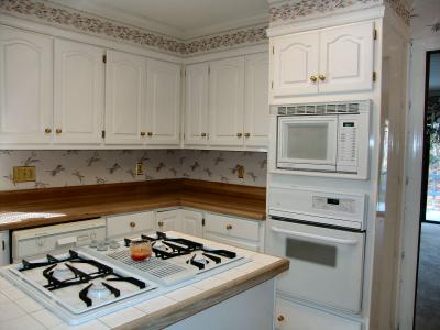 Gas jen-air stove top and lots of cabinets