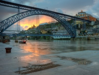 Ponte Luiz I e bascer do sol com chuva