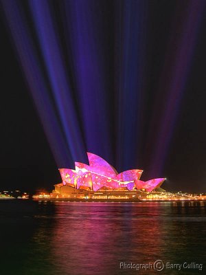 Opera house VIVID 2009 01.jpg