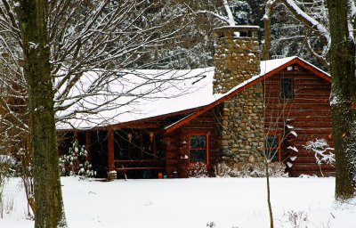 Log Home On Lawrence Ave