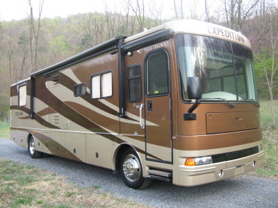 2005 Fleetwood Expedition Triple Slideouts DIESEL *SOLD*