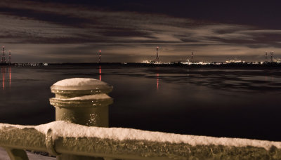 Vue sur le fleuve une nuit d'hiver