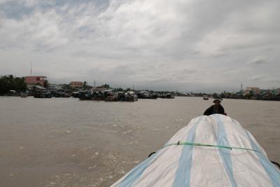 river_boat_people2.jpg