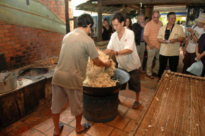 making_rice_crispies_for_tourists.jpg