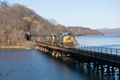 V806 exits the tunnel at Ft. Montgomery