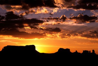 Monument Valley Sunset 736B2188.jpg
