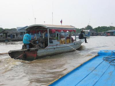 The river is very busy becus of the visitors