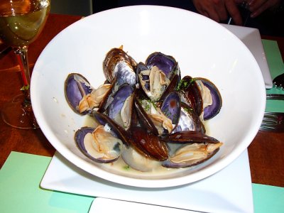 Canada clam with white wine sauce, the clam meat is soft & juicy