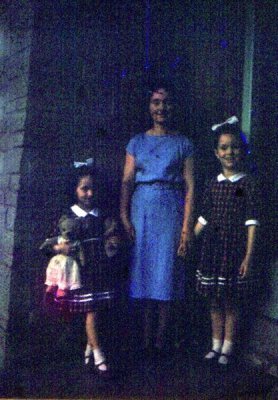 eSlide Lorna and Elaine with Mum