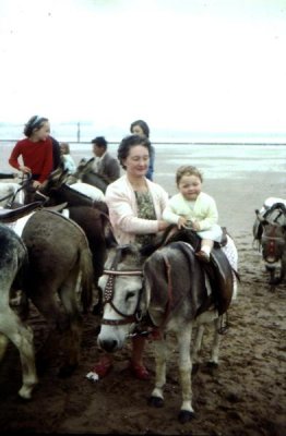eIS2 slide 03 Mum plus Lorna Elaine and Kathy on donkeys