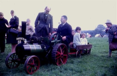 eSlide 16 Traction Engine rally Lorna, Elaine and Kathy plus Grandma Wilson