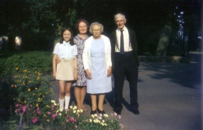 eSlide 08Mum, Kathy, Auntie Annie and Uncle Dick