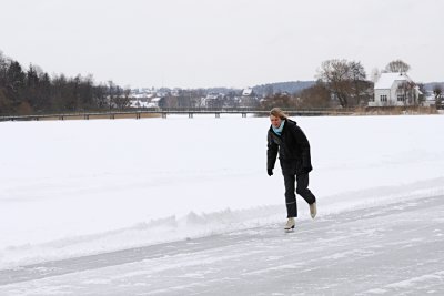 Ice skating on Kaldgaardsvig 02