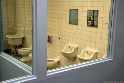 bathroom1946.jpg