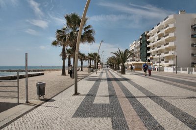Algarve9thApril_11_shorewalk.jpg