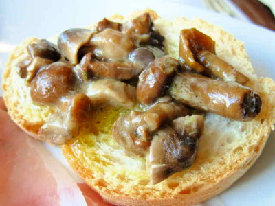 mushroom bruschetta