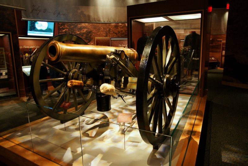 Battlefield cannon