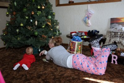 Aunt Michele and Brecken study the tree