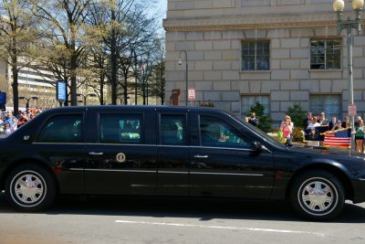 Hey! That's the President waving at me!