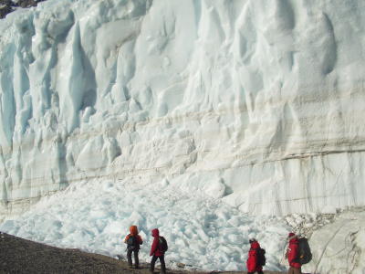 Calving debris from shinier part of wall.JPG