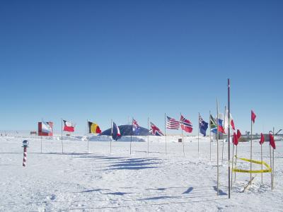 Ceremonial S-Pole, current precise S-Pole (ice moves).JPG