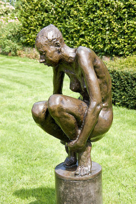 sculpture in Verhildersum gardens (2)