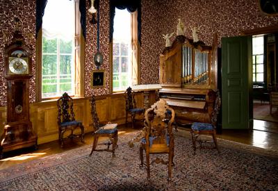 Menkemaborg, music room