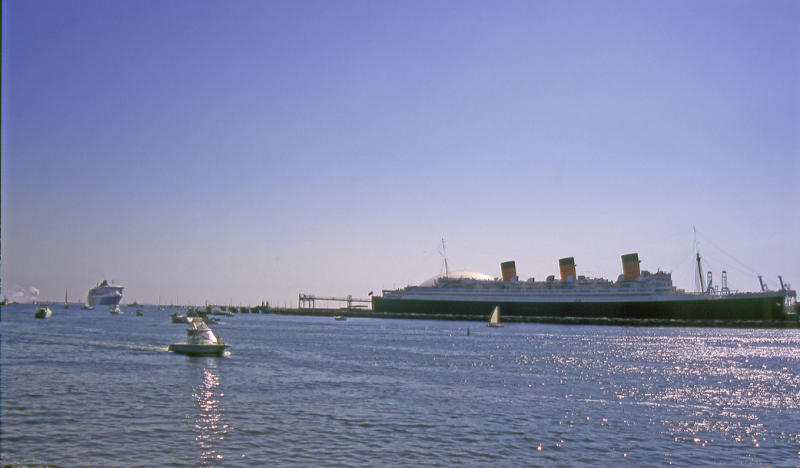 QM2 SAILS UP TO QM1