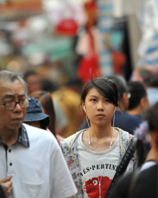 Girl Temple St May 09.jpg