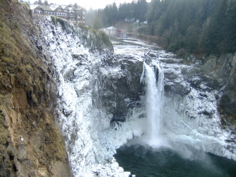 snoqualmie falls from viewing deck