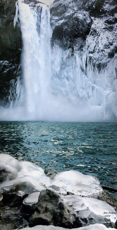 ice on rocks snoqualmie falls