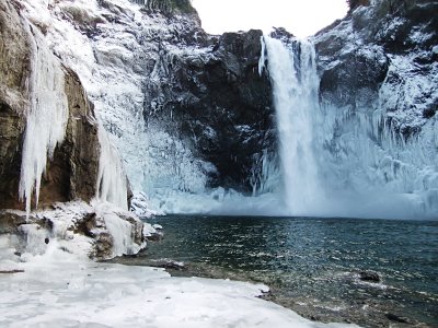 snoqualmie falls at the base