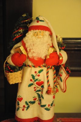 Santa with basket.JPG