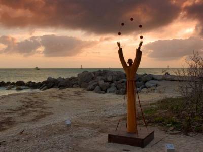 Juggler sculpture, Key West