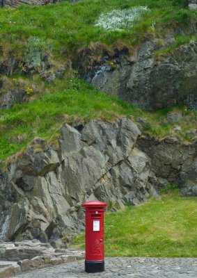 pbase Day  A lone mail box  Edinburgh vs 1 June 5 2010 1 of 1.jpg