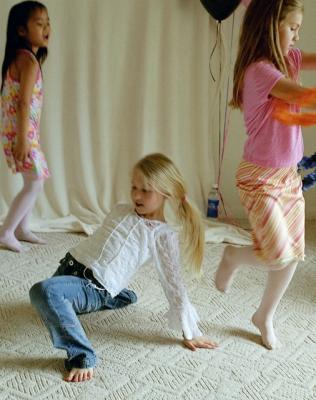 g3/72/541772/3/55330939.dancingqueens.jpg