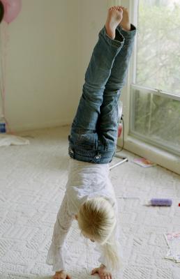 g3/72/541772/3/55330959.faithhandstand.jpg