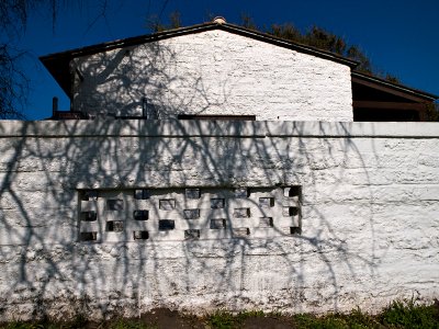 Wall with vent