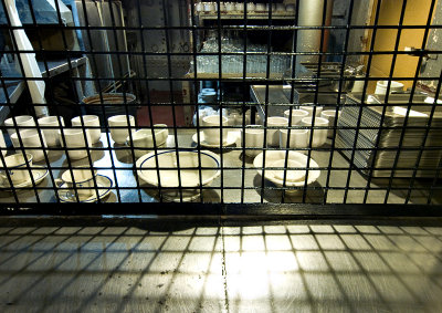 Scullery (dish washing station)