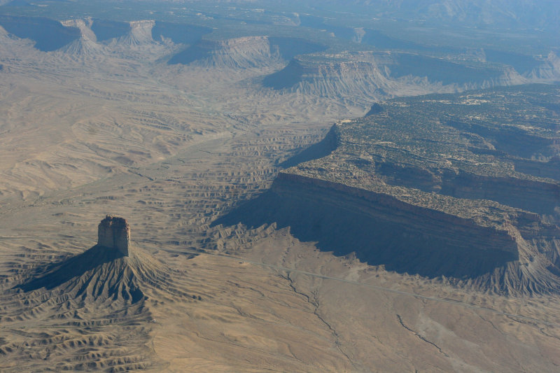 Edge of Wetherill Mesa on top of image