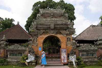 Gateway to the palace, central Ubud