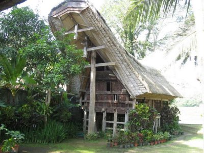 47GrazsTour26_4030_-_Toraja_House_built_by_ownerfarmers.jpg