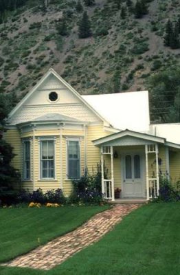 victorian-folk-cottage-colorado-3169960.jpg