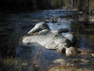 rock-in-Merced-river