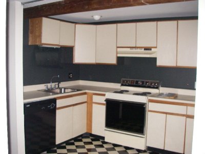 Galley Kitchen - on the right 11x8.6